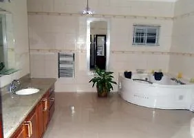 Paradise White House Villa Tower Isle Jamajka